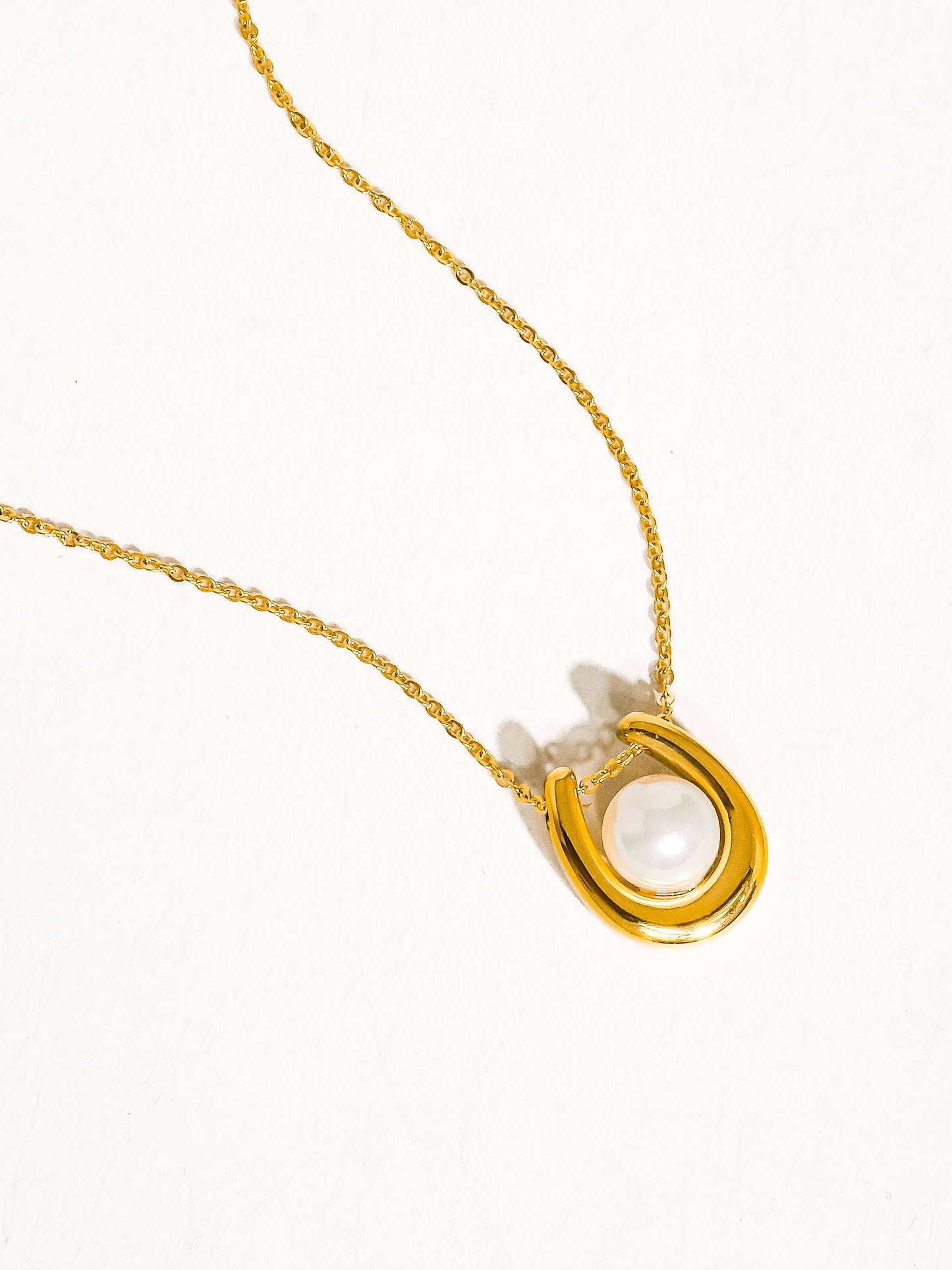 Non-Tarnish Horseshoe Pearl Necklace