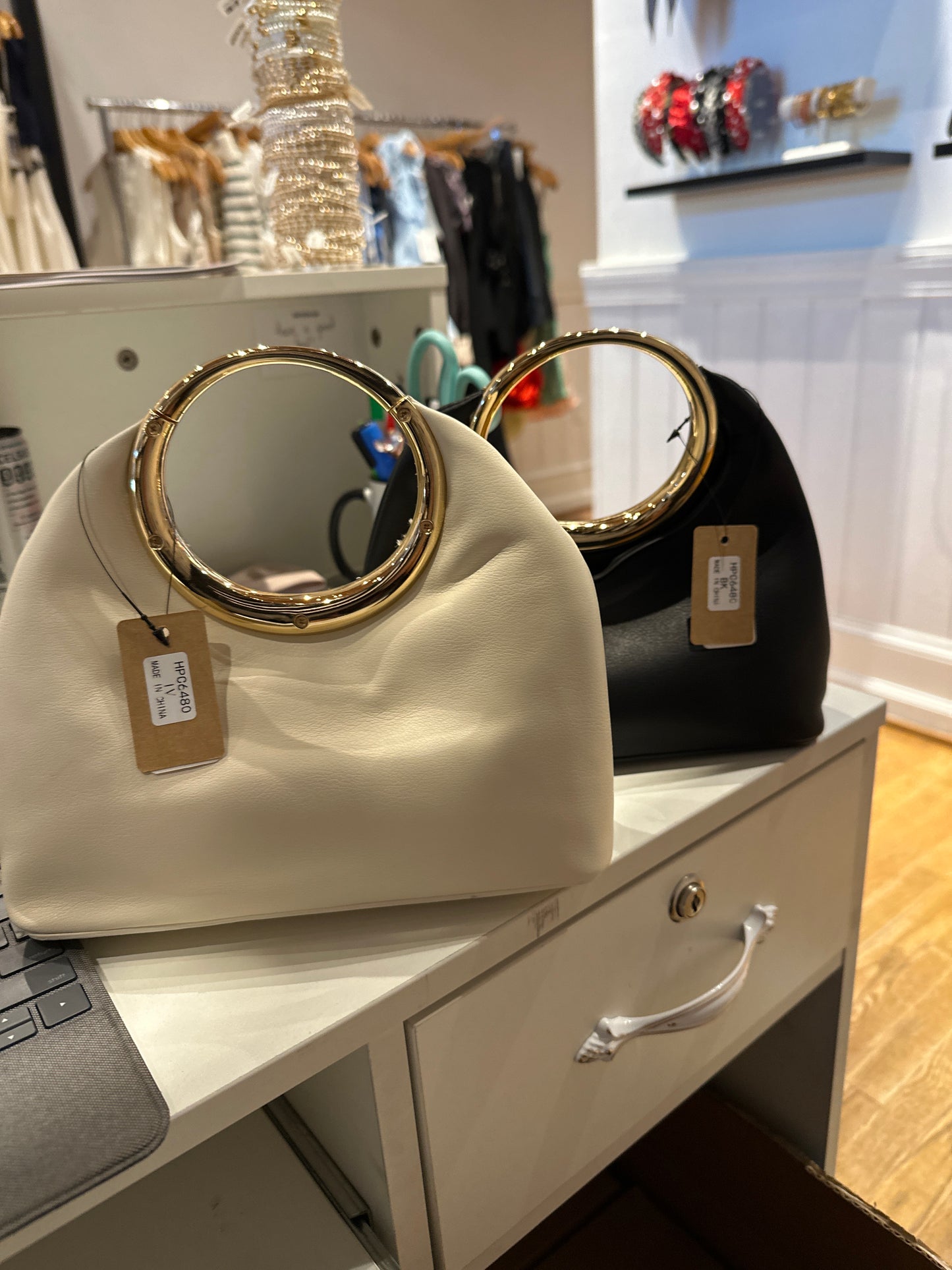 Round Metal Handle Bag