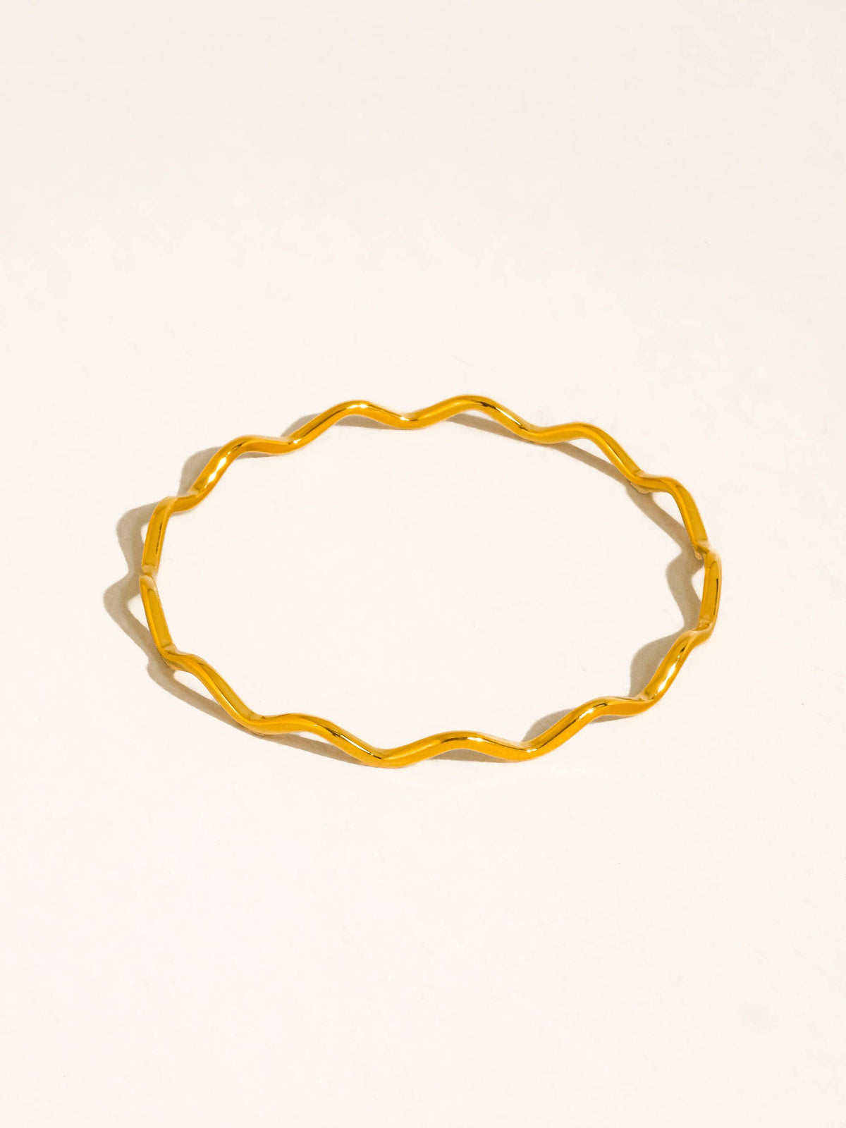 Hadley 18K Gold Non-Tarnish Wavy Bangle Bracelet