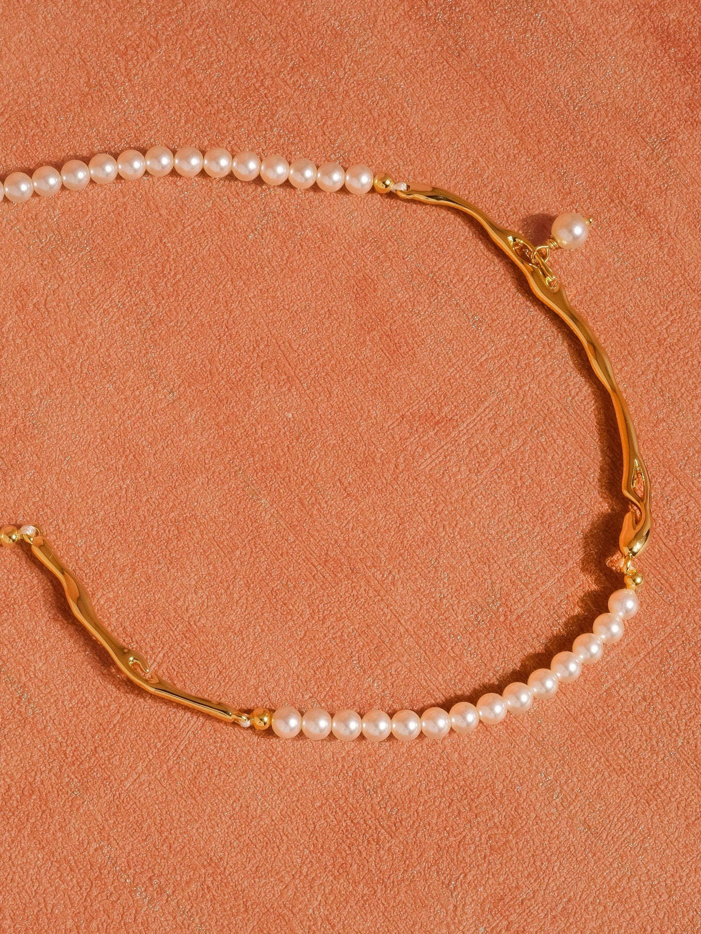 Maylis Classic Pearl Necklace