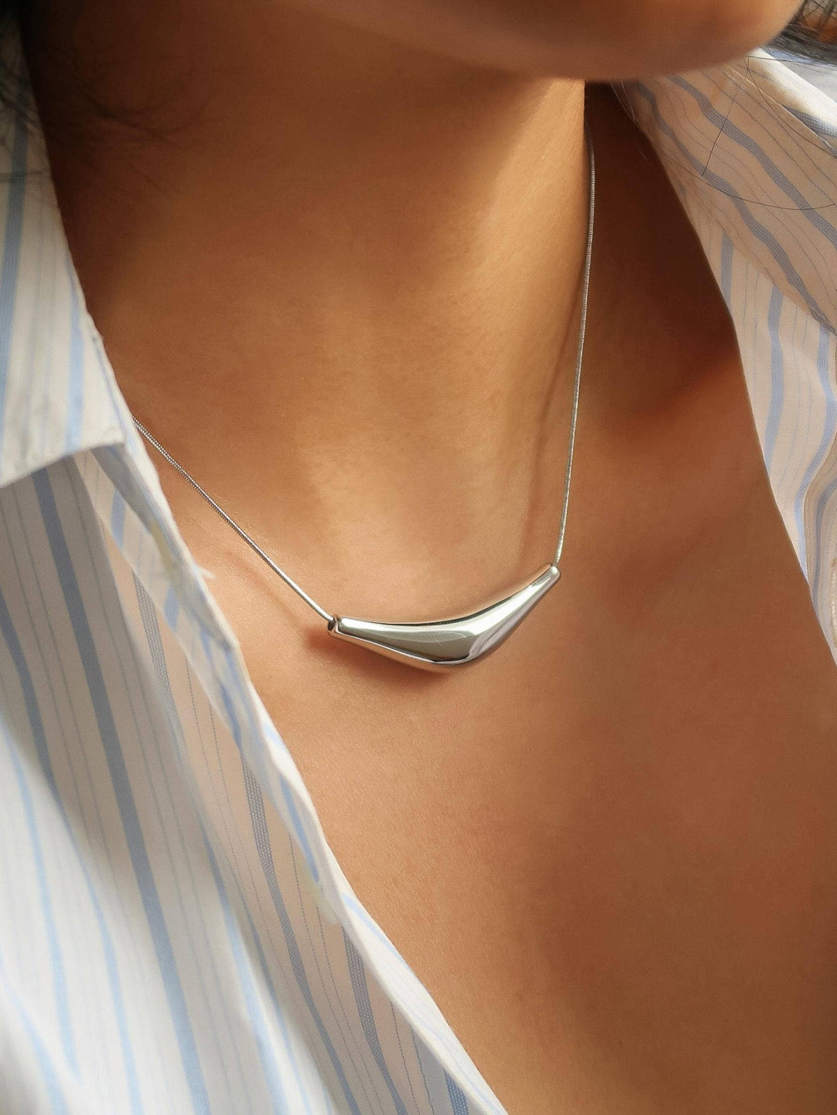 Non-Tarnish Curve Necklace