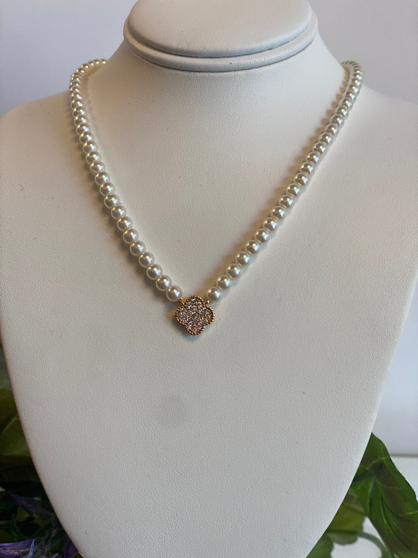 Pearl Chain Clover Necklace