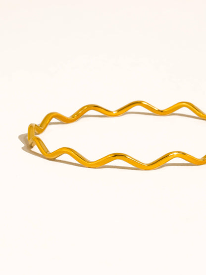 Hadley 18K Gold Non-Tarnish Wavy Bangle Bracelet