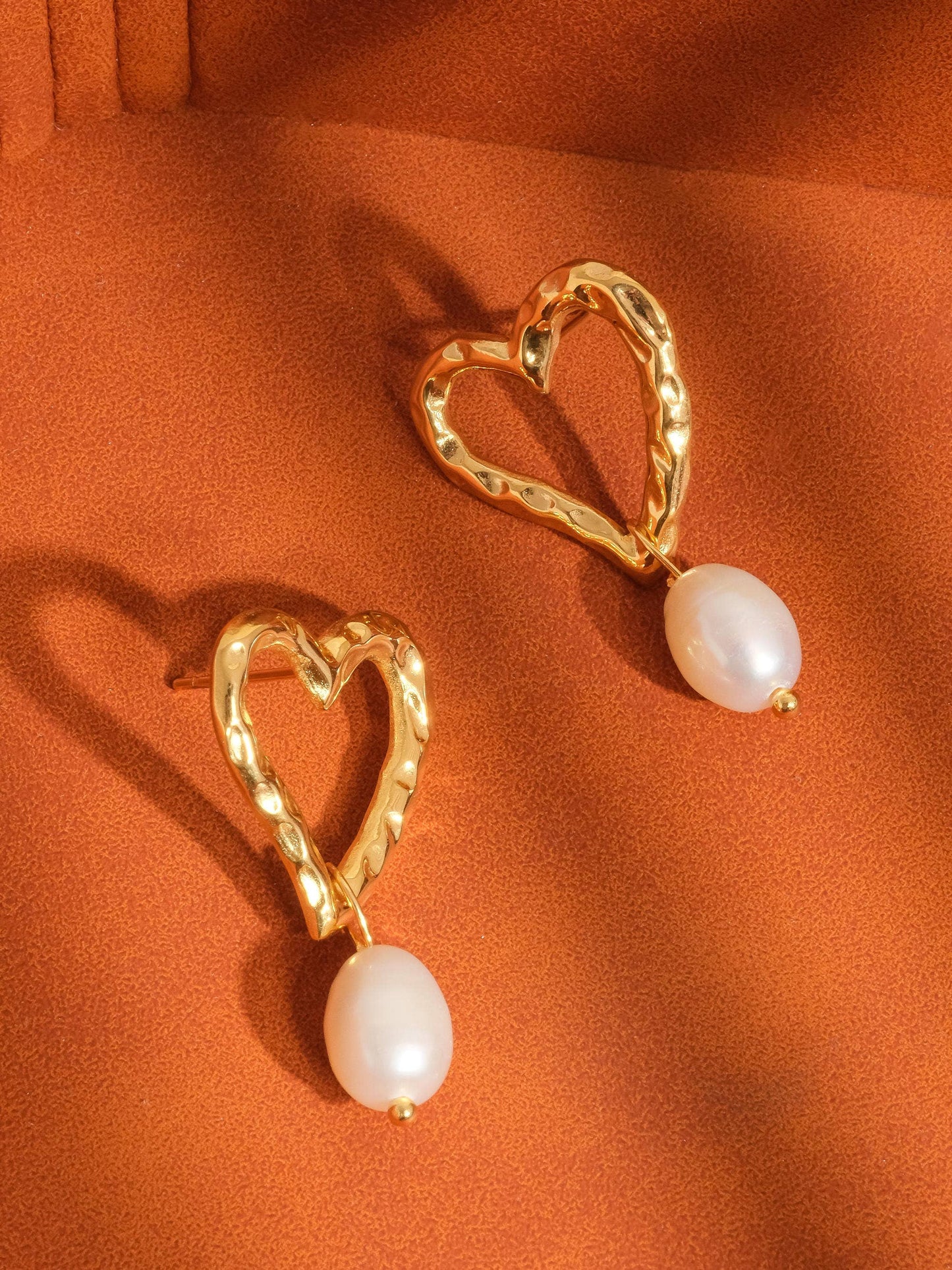 Laura Non-Tarnish Classic Heart Pearl Earring