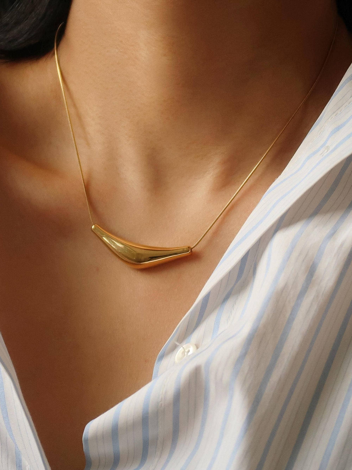 Non-Tarnish Curve Necklace