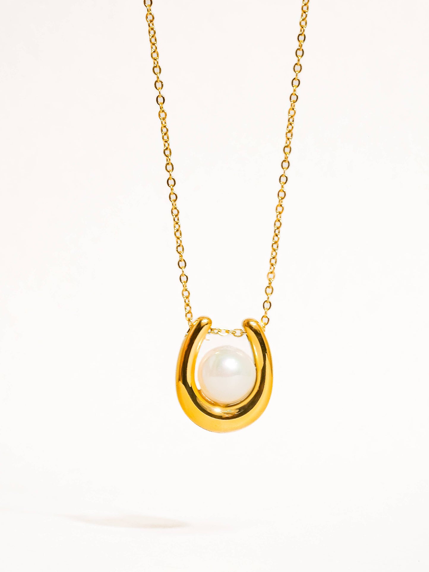 Non-Tarnish Horseshoe Pearl Necklace