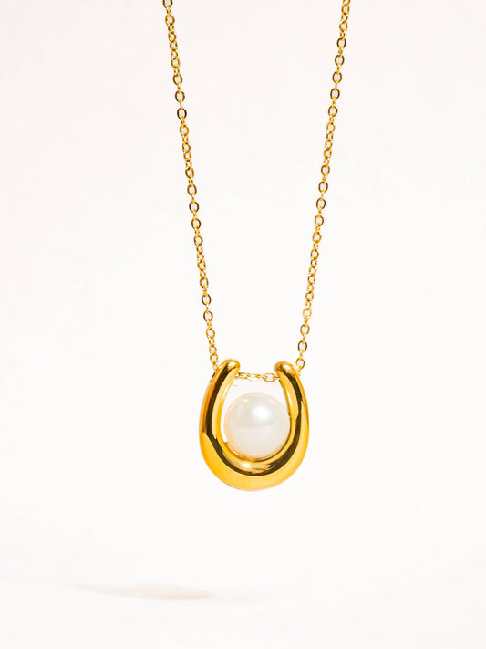 Non-Tarnish Horseshoe Pearl Necklace