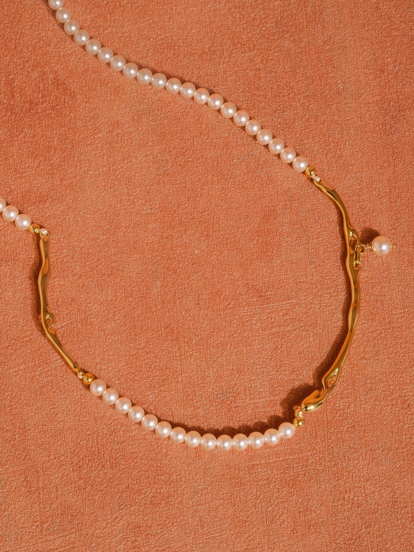 Maylis Classic Pearl Necklace