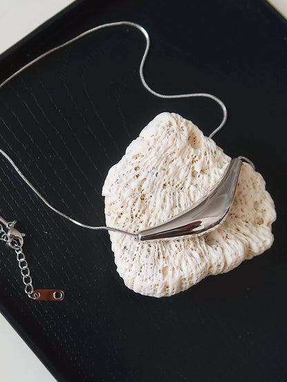 Non-Tarnish Curve Necklace