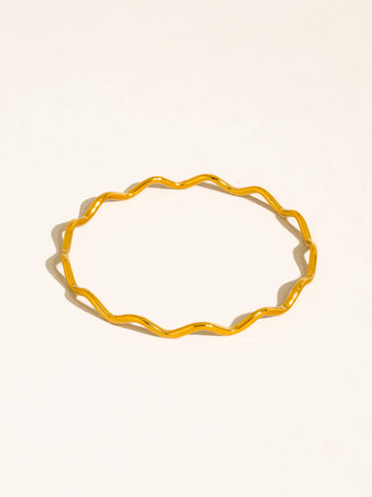 Hadley 18K Gold Non-Tarnish Wavy Bangle Bracelet