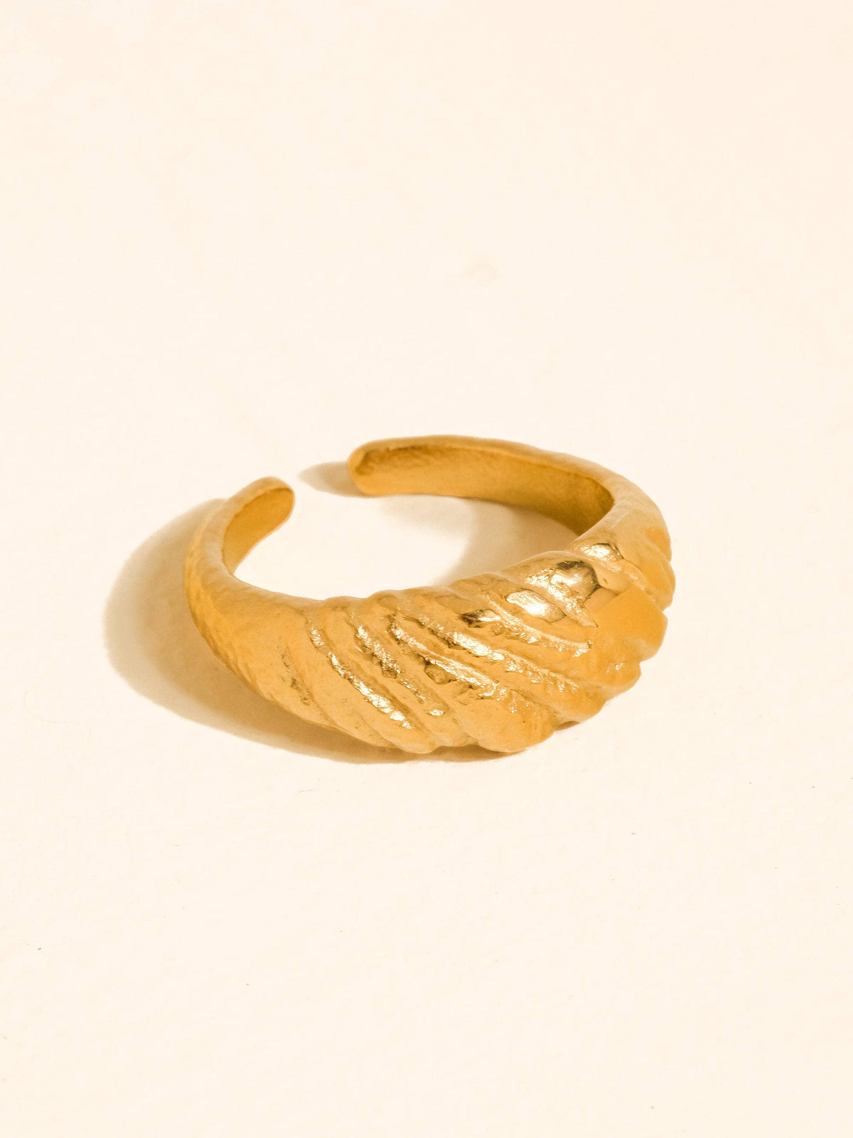Ismay 18K Gold Non-Tarnish Textured Croissant Ring