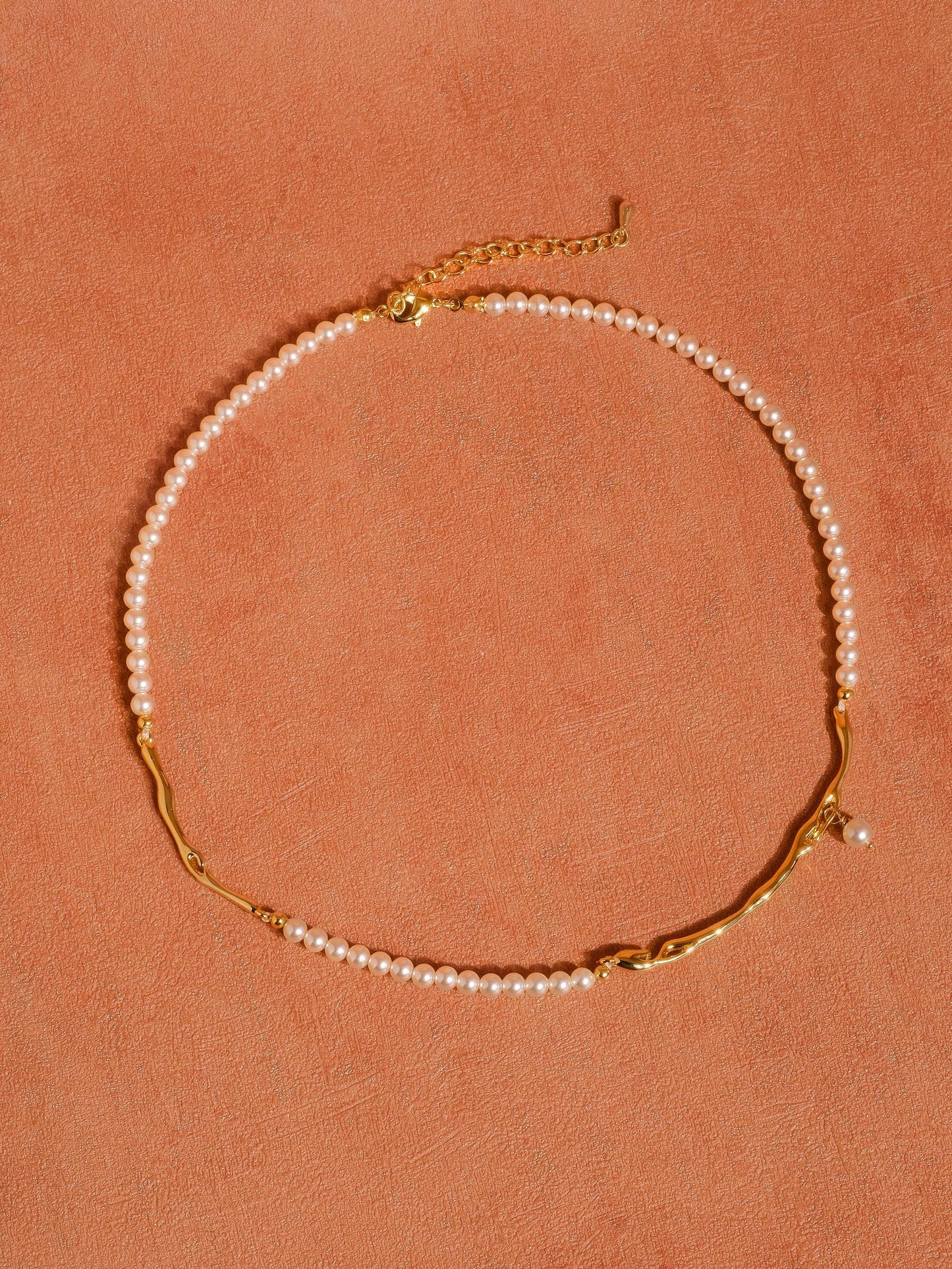 Maylis Classic Pearl Necklace