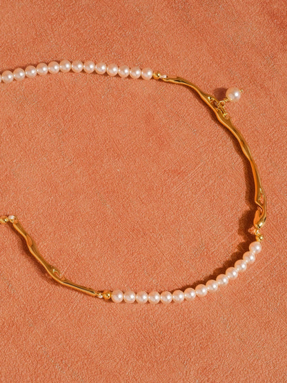 Maylis Classic Pearl Necklace