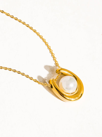 Non-Tarnish Horseshoe Pearl Necklace