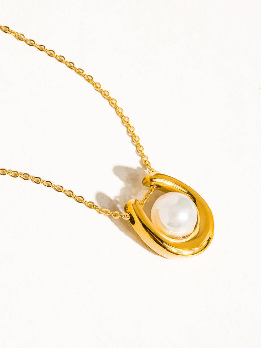 Non-Tarnish Horseshoe Pearl Necklace
