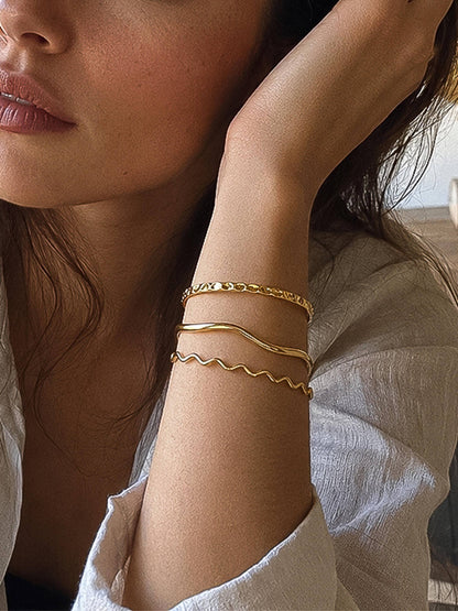Hadley 18K Gold Non-Tarnish Wavy Bangle Bracelet