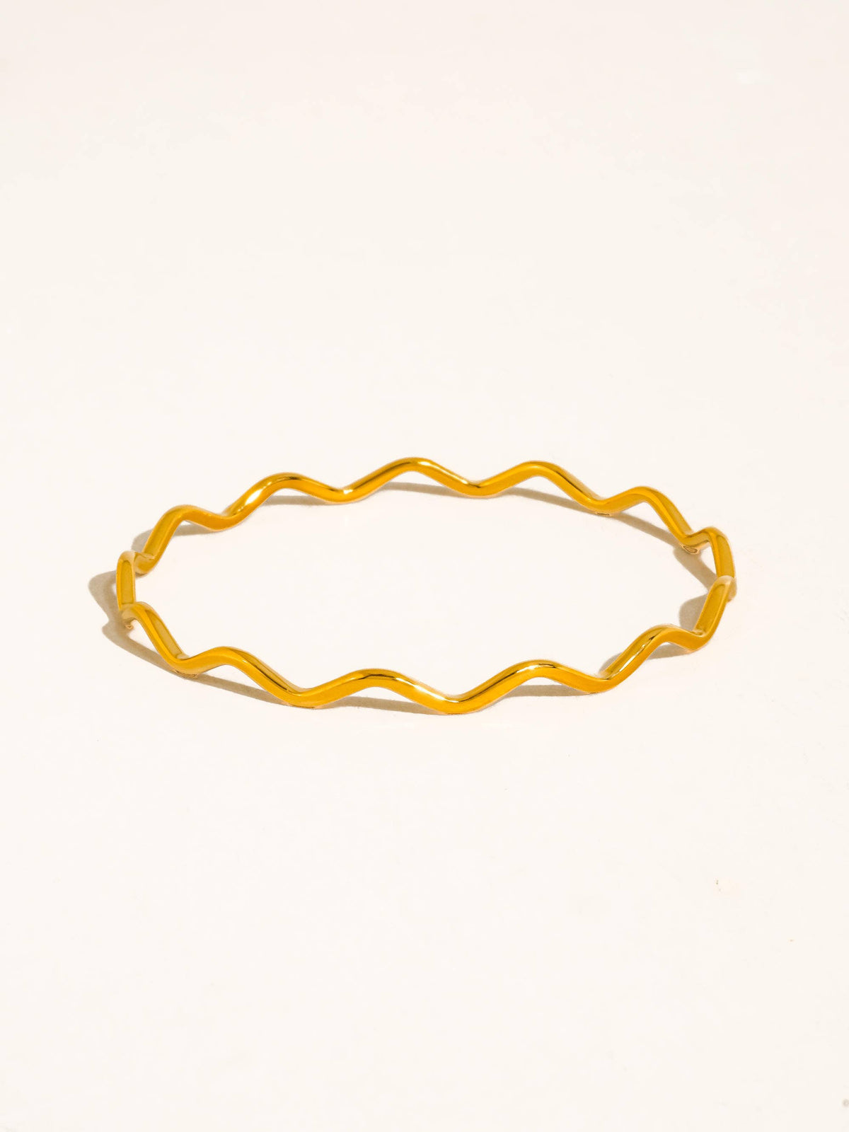 Hadley 18K Gold Non-Tarnish Wavy Bangle Bracelet