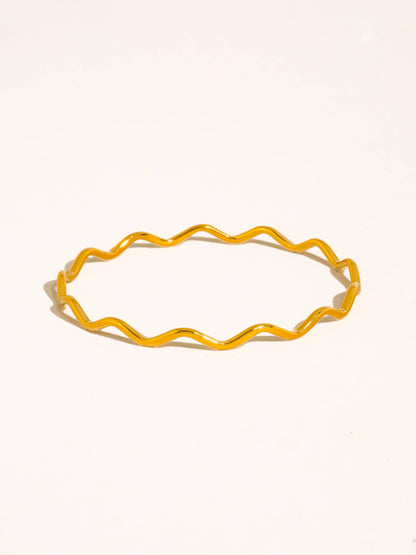 Hadley 18K Gold Non-Tarnish Wavy Bangle Bracelet