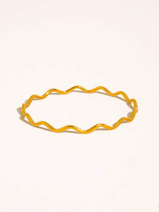 Hadley 18K Gold Non-Tarnish Wavy Bangle Bracelet