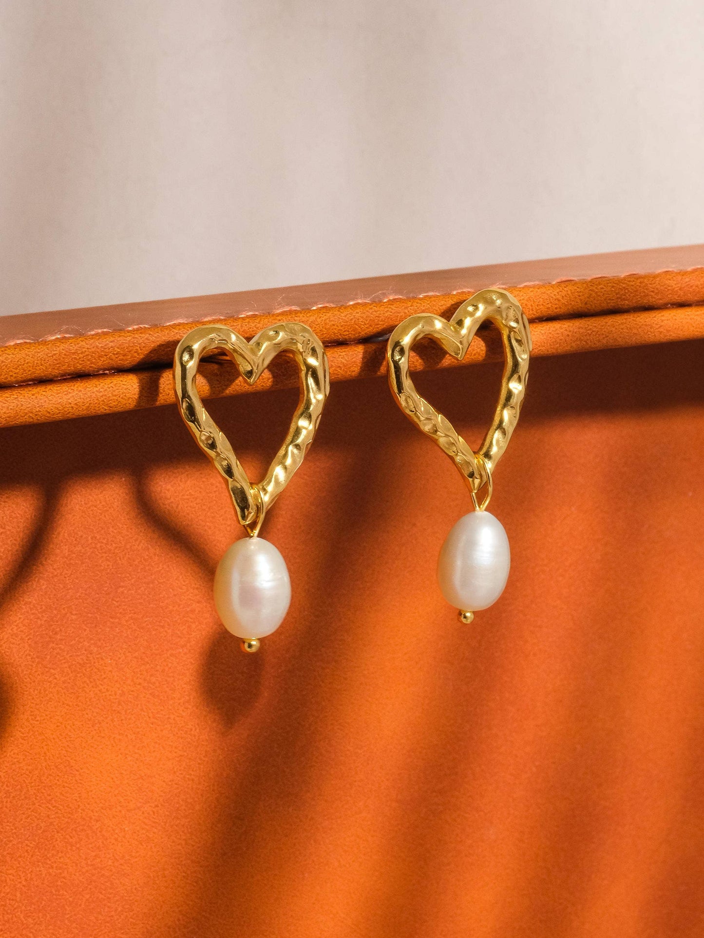 Laura Non-Tarnish Classic Heart Pearl Earring