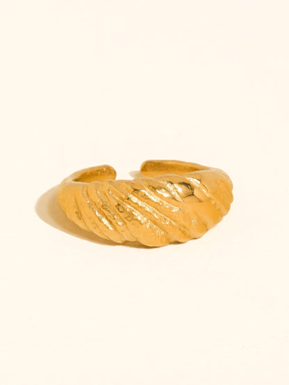 Ismay 18K Gold Non-Tarnish Textured Croissant Ring