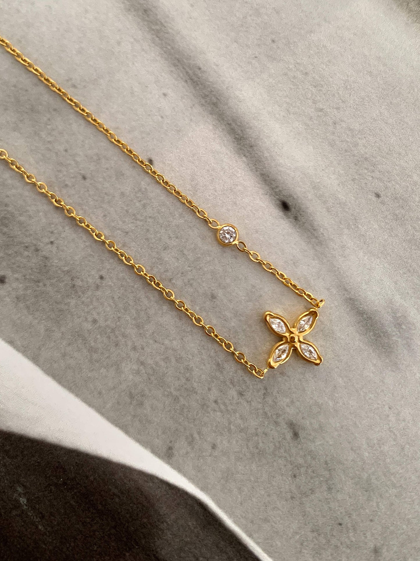 Clyra 18K Gold Non-Tarnish Dainty Flower Pendant